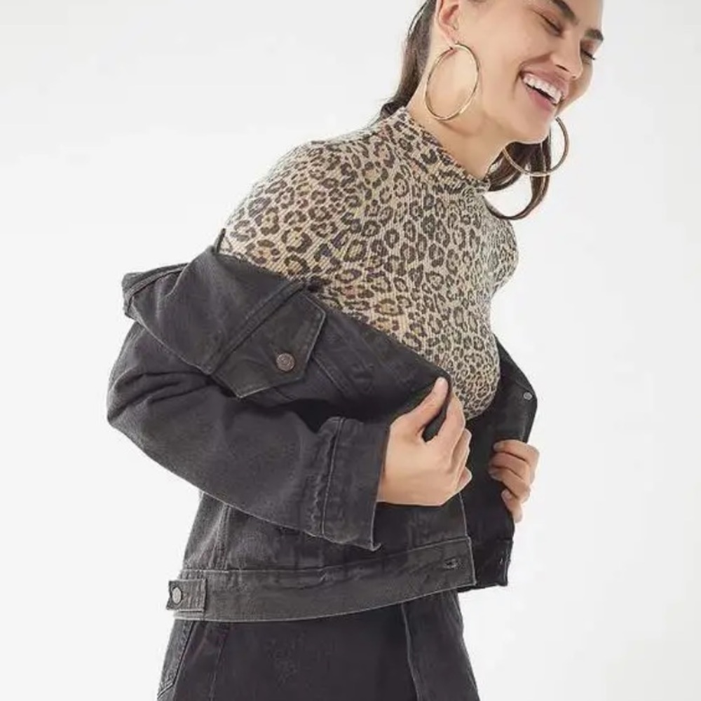 Urban Outfitters Out From Under Gracen Leopard Cropped Turleneck